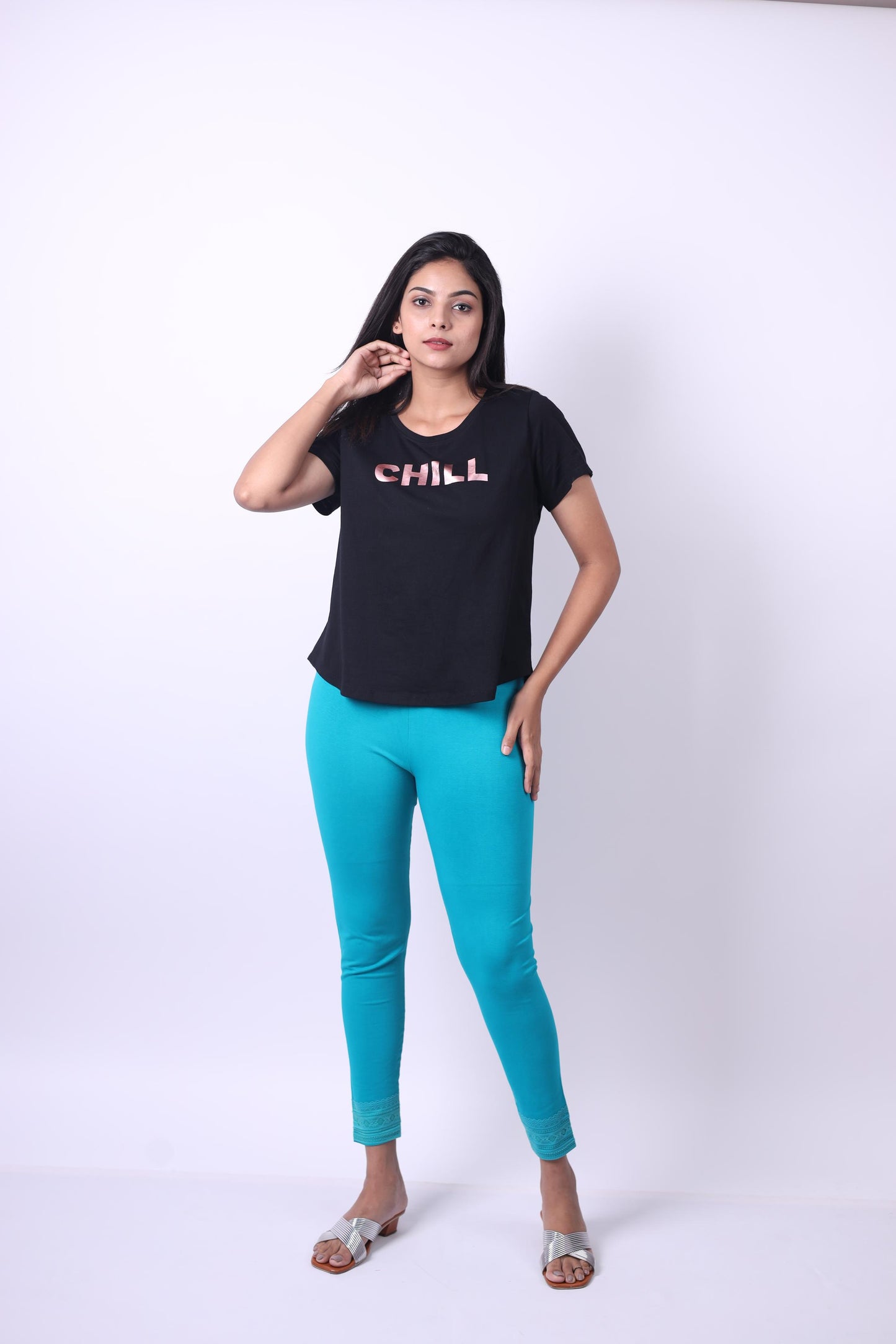 Stylish angle length leggings for women