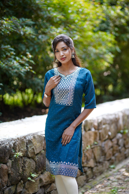 Elegant Green Floral Embroidered Kurti – Timeless Charm